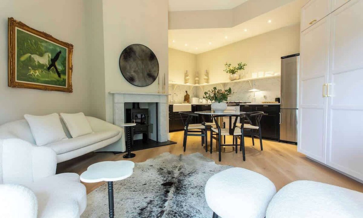 Bathford House | Luxurious Cottage with Walled Garden in Bathford