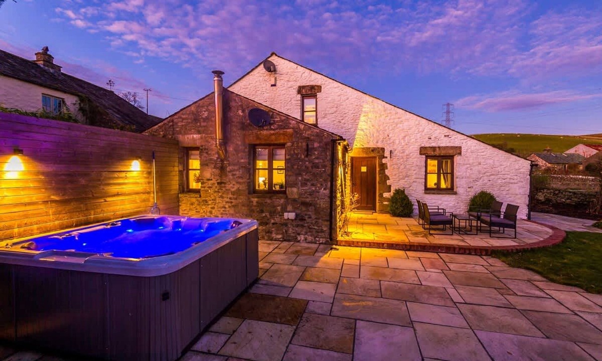 Meathop Apartment | Luxurious Private Home w Hot Tub Log Burner