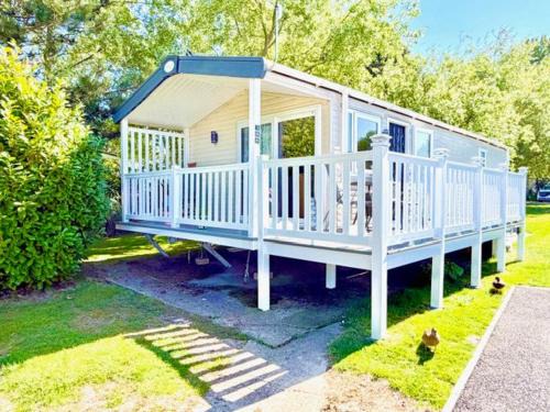 Hopton Resort | Luxury 2 Bed Caravan With Decking - Sleeps 4 - at Broadland Sands Park