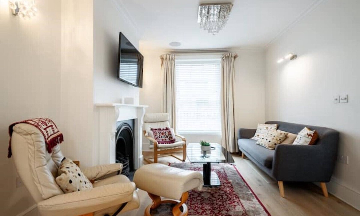 Pimlico House | Luxury 3BRs house in the heart of Victoria