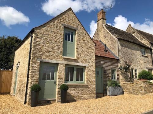Biddestone House | Luxury Cottage in Idyllic Cotswold Village nr Bath