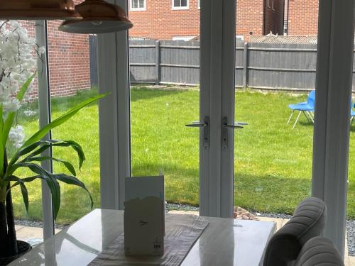 Cusop House | Luxury Home -Private Rooms- 3 mins from Alexandra Hospital, Redditch