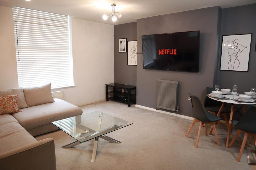 Olton Apartment | Luxury Modern Flat BHX NEC JLR Solihull Hospital