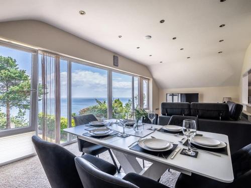 Dawlish Apartment | Luxury Quiet Apt Sleeps 6|Coastal Views & Sea View