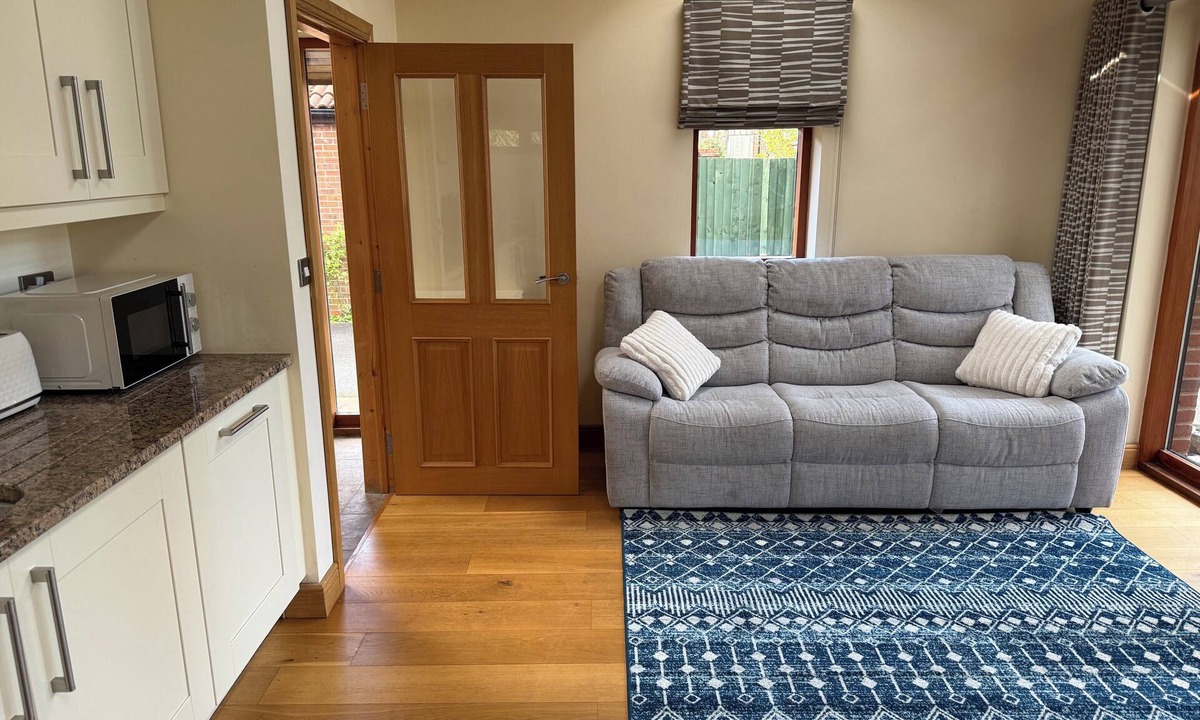 Solihull Cabin | Luxury self contained lodge