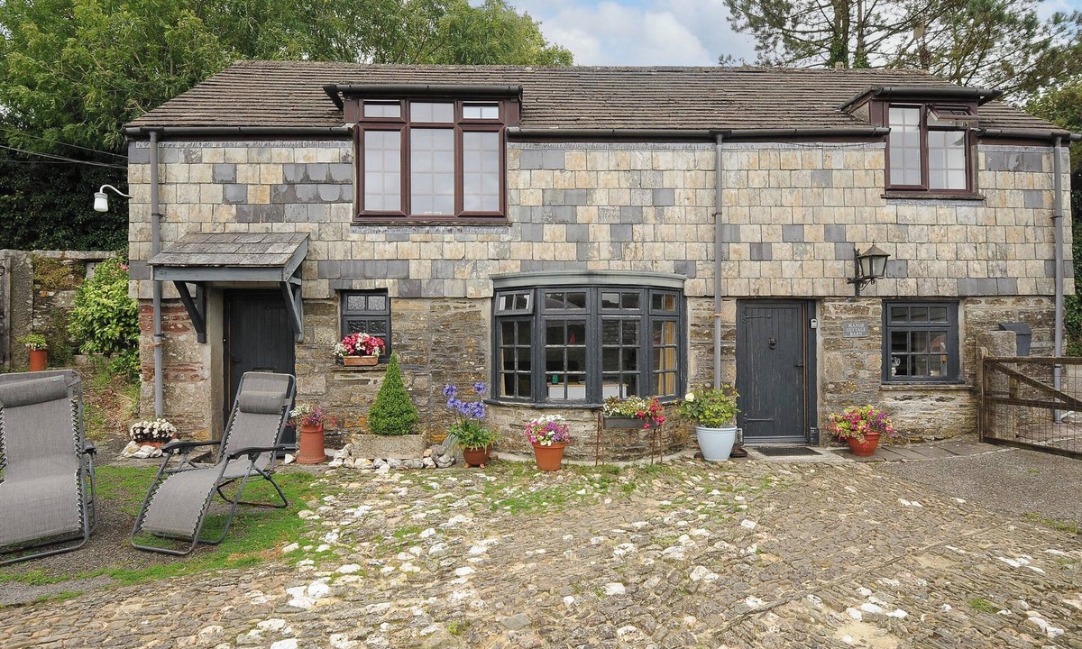 Callington Cottage | MANOR COTTAGE BARN, pet friendly, with a garden in Callington