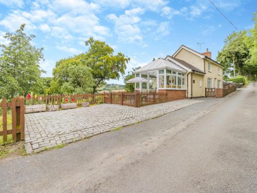 Kington House | Mavis Cottage