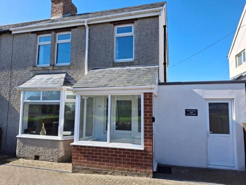 Seahouses House | Maywood