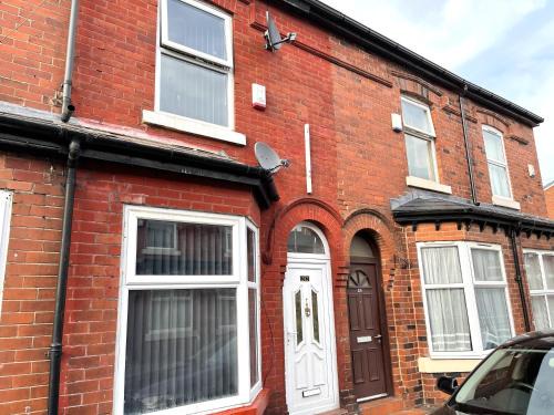 Rusholme House | MCRShared House-Big Bedroom Sleeps 3