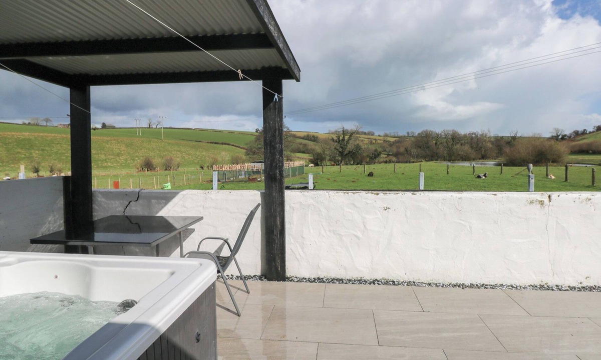 Laugharne Cottage | Meadow View