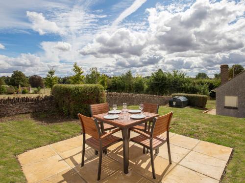Coln St Aldwyns House | Meadow View