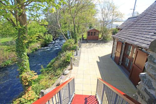 Dinas House | Melin Y Cim