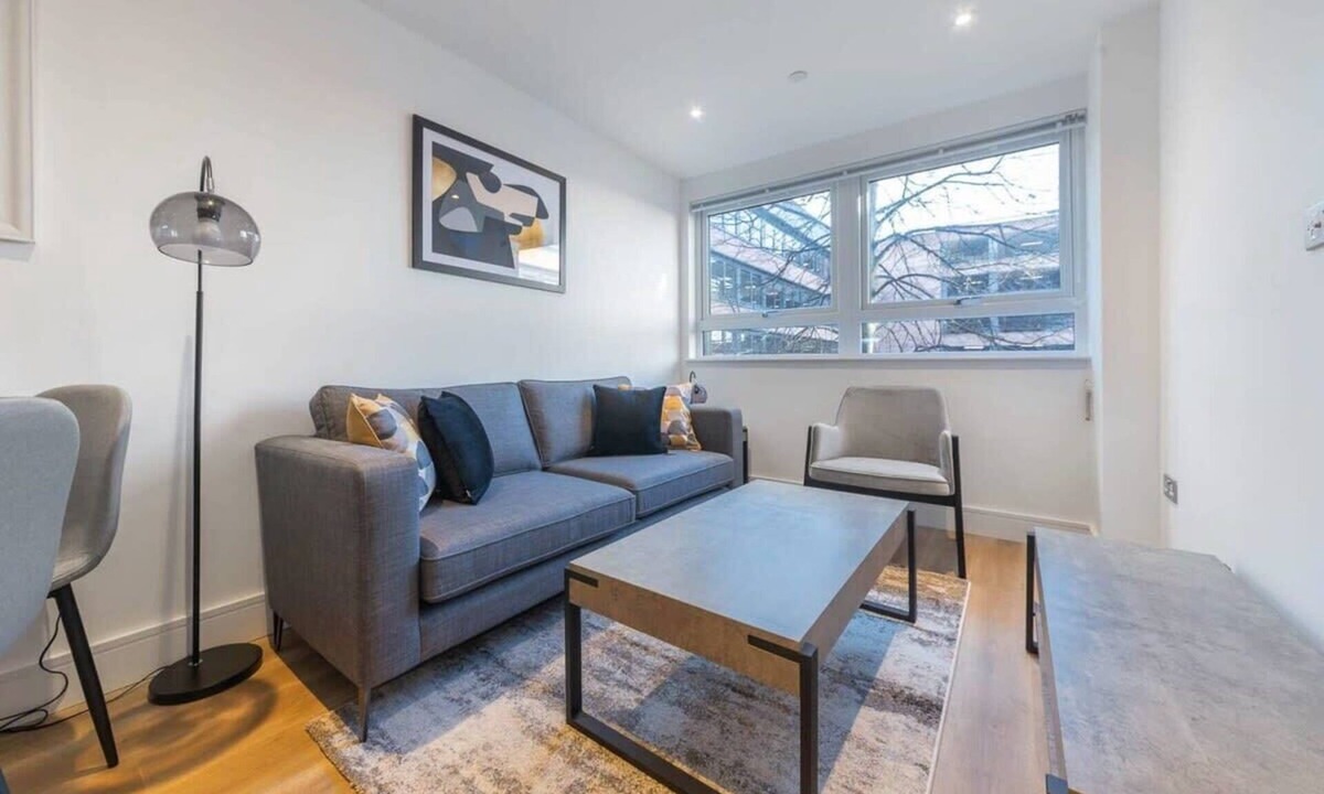 East Grinstead Apartment | Modern 1 Bedroom Apartment in East Grinstead
