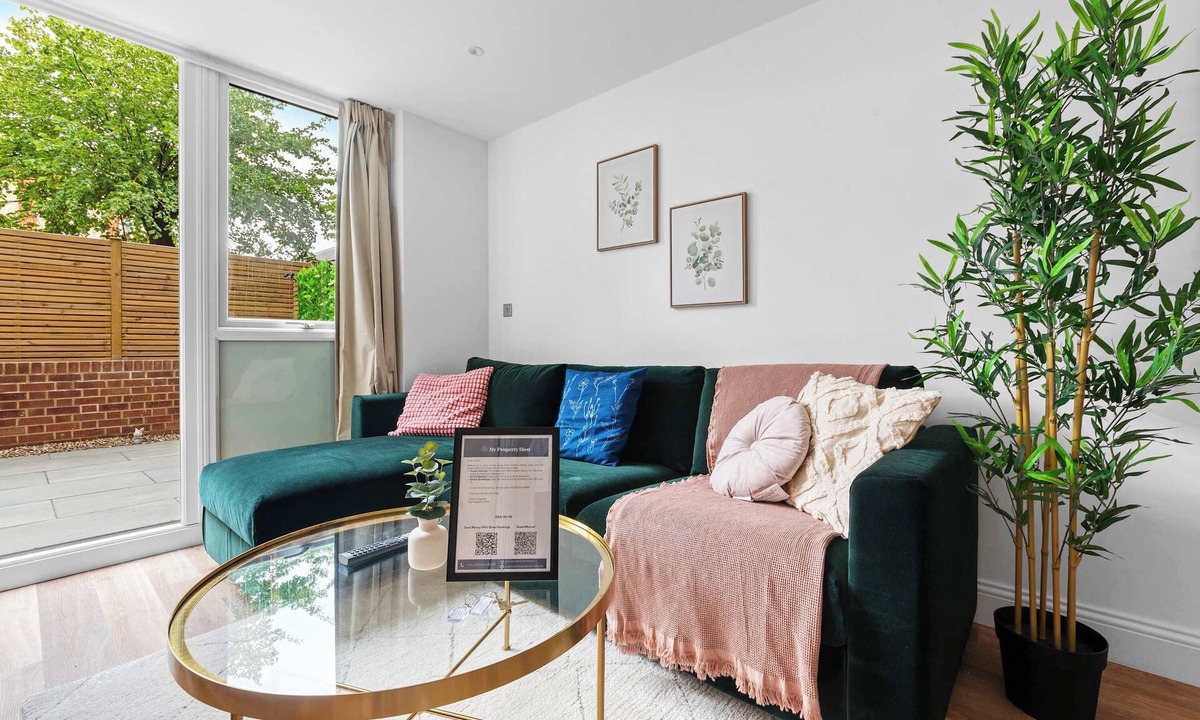 Gravesend Apartment | Modern 1BR Apartment w Patio & Garden in Gravesend
