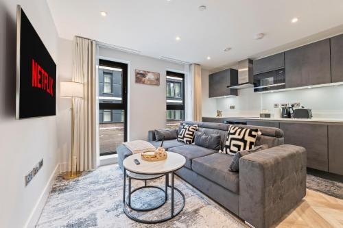 Barnet Apartment | Modern 1BR Flat Next to Cockfosters Tube Station