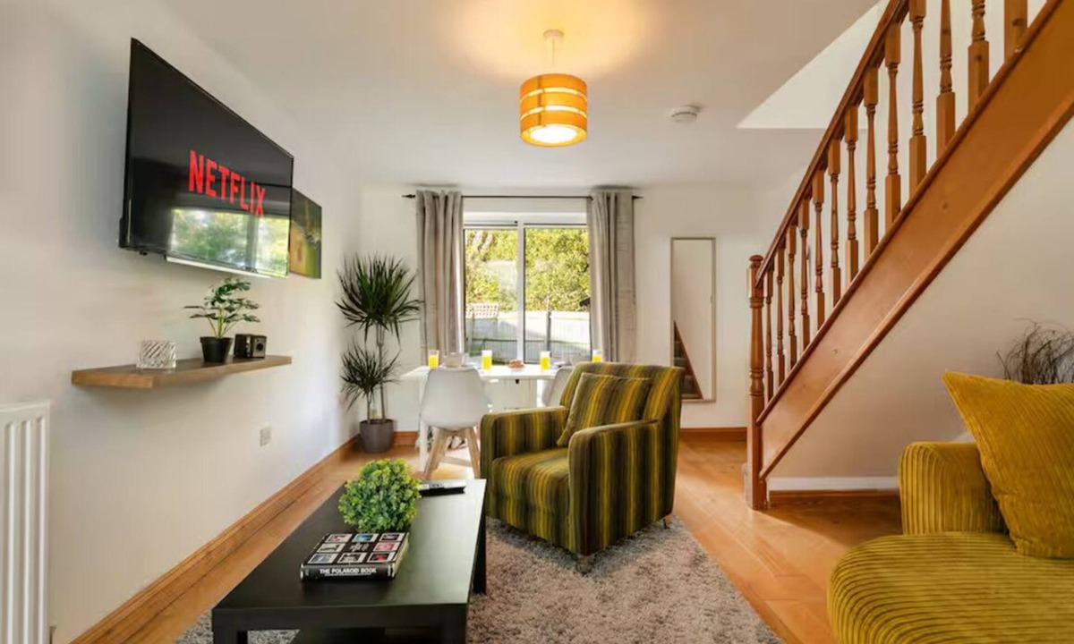 Newark upon Trent House | Modern 2-Bed Stay with Garden & Parking - Pass the Keys