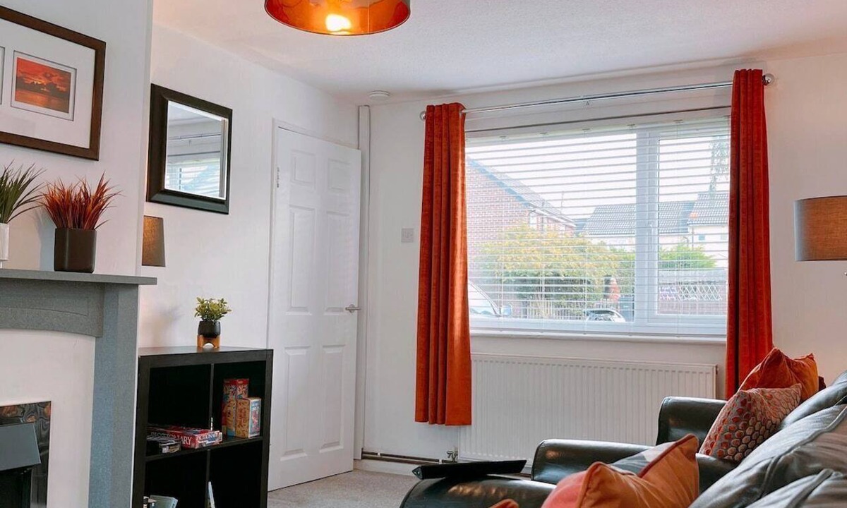 Chorley House | Modern 3 Bed house with parking - Chorley near M61