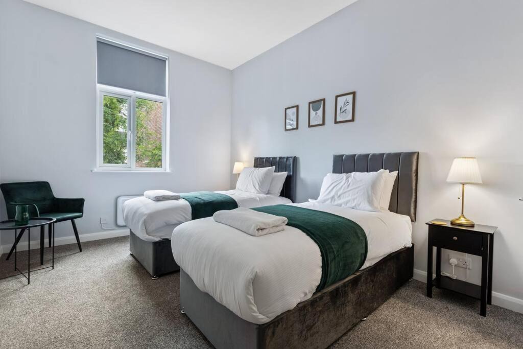 Mapperley Apartment | Modern Apartment King with Free Parking Suite 6