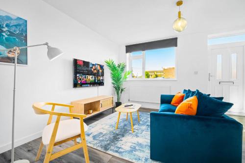 Cradley Heath Apartment | Modern Apartment - On Street Parking - Netflix 1MH