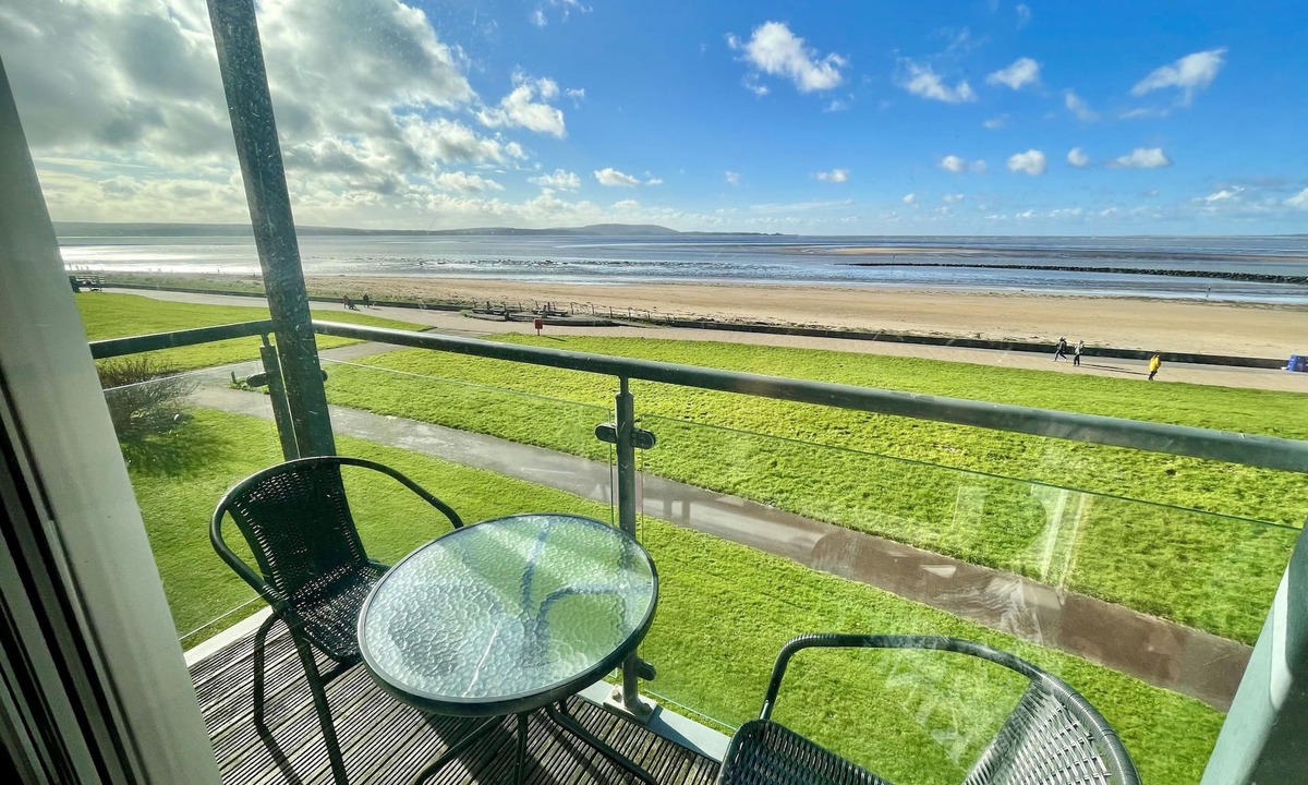 Llanelli Apartment | Modern Beachfront Bliss with Spectacular Views