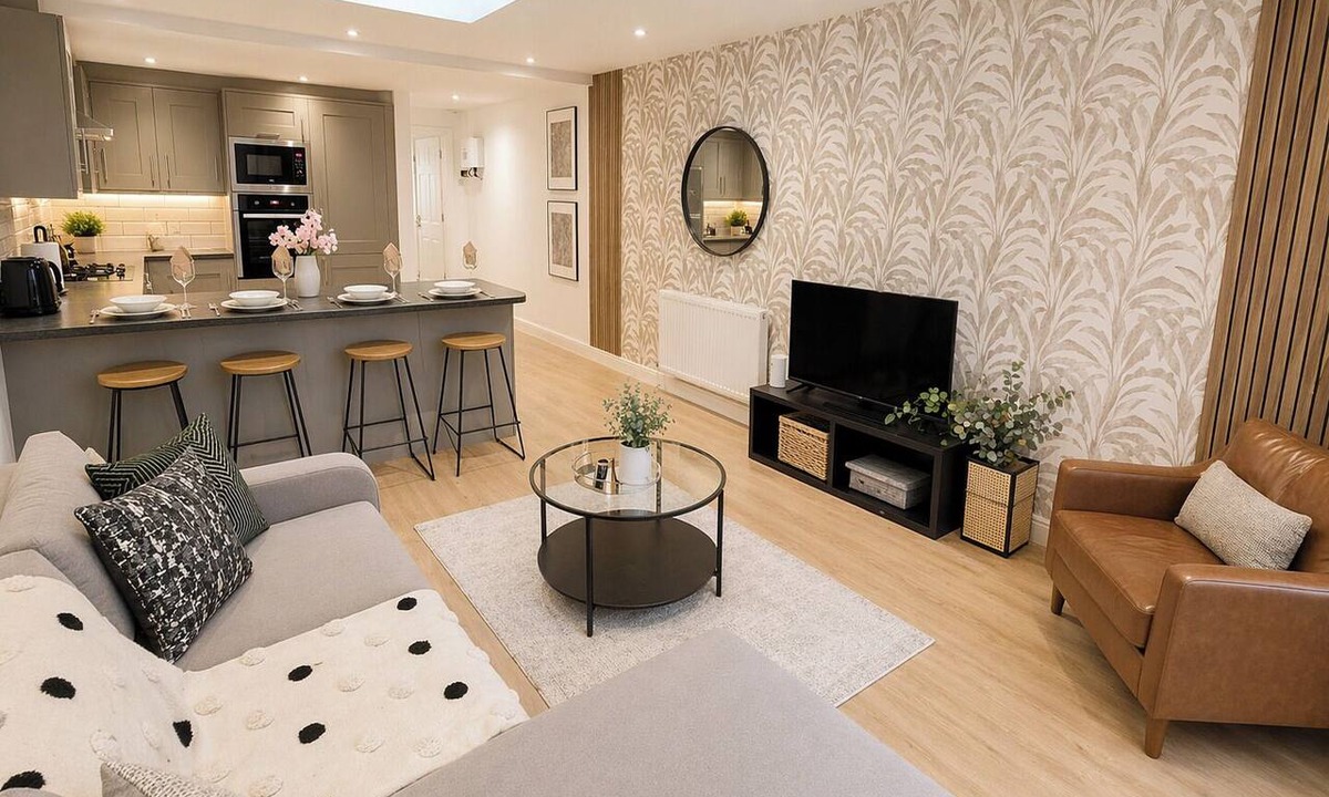 Hanham Apartment | Modern Bristol Abode - Parking and Garden