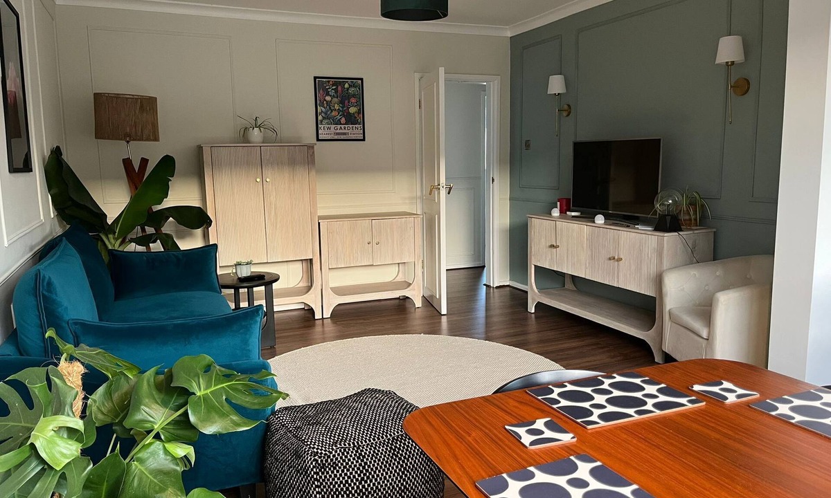 Sheffield Apartment | Modern Classic 2 Bed Apartment Near Graves Park