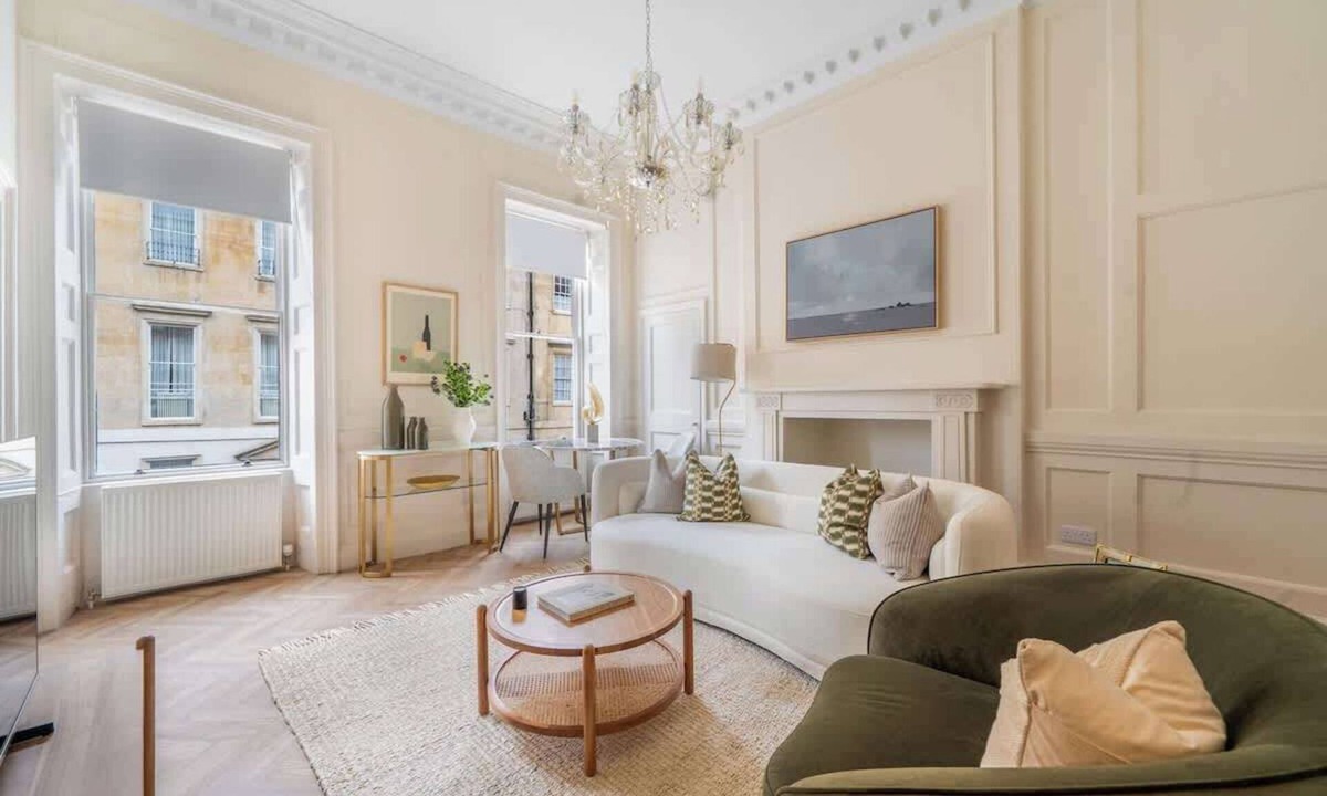 Bath Apartment | Modern Comfort in a Classic Bath Setting - VAT Q