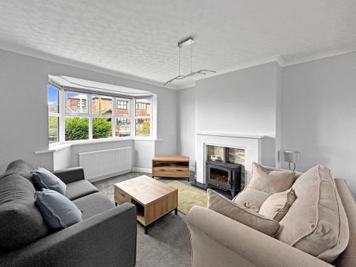 Kiveton Park House | Modern Contractor House - Lockable Gated Parking