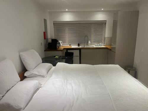Bournemouth Apartment | Modern Cosy Private Studio with Free Parking