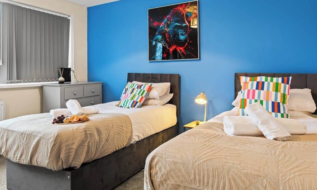 Burnage House | Modern Didsbury Retreat | Large Groups | Families|
