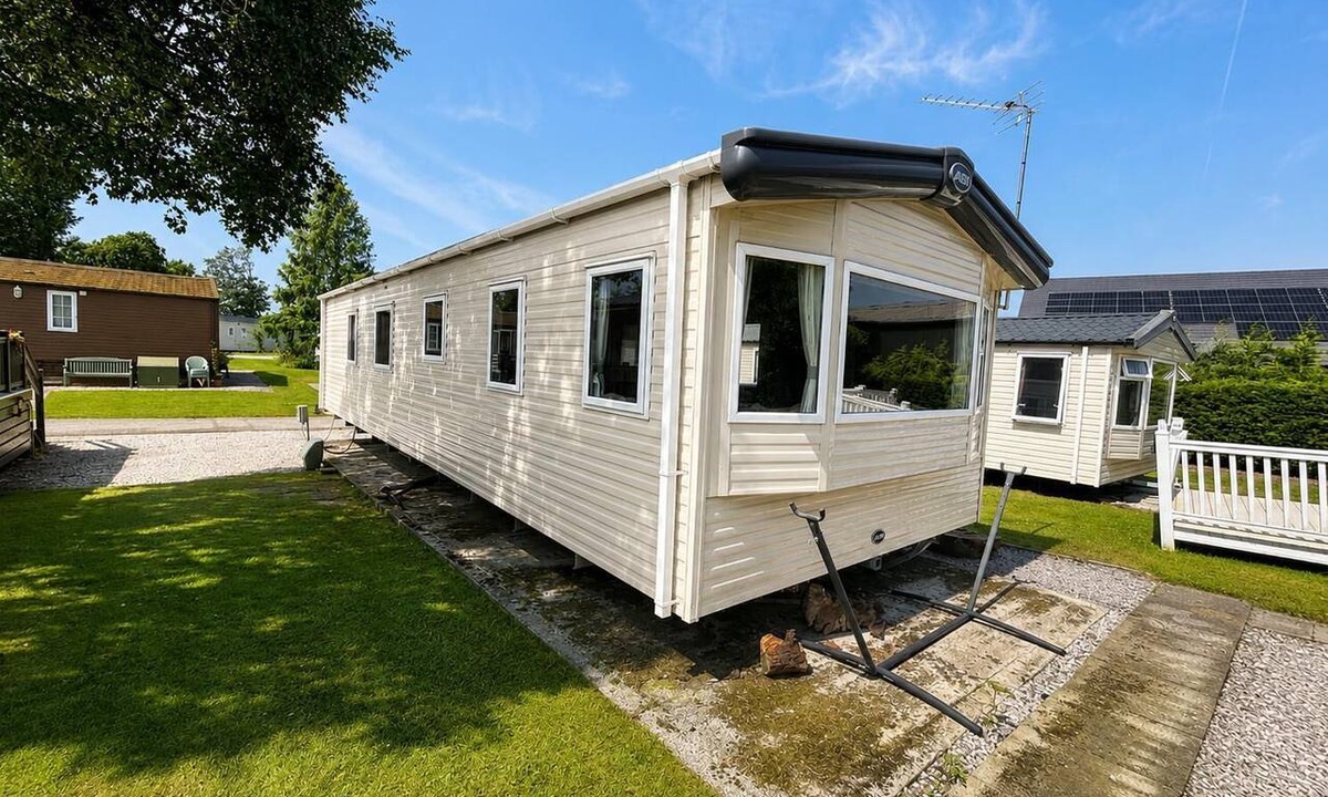 Fourstones Near Bentham House | Modern dog-friendly caravan at Bowland Fell in Yorkshire ref 93002PG