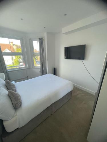 Edgware House | Modern Double Bedroom with Marble private bathroom