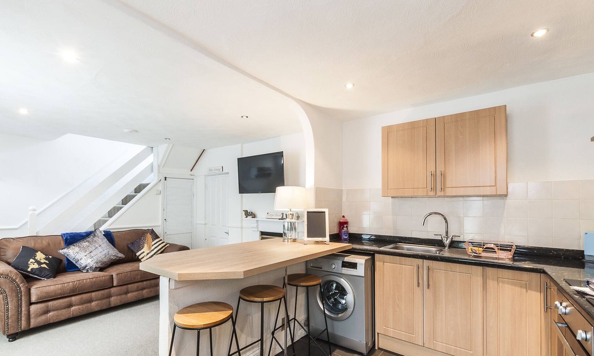 Exeter Apartment | Modern Exeter City Cottage Howell Road