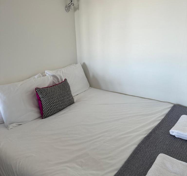 Old Town Apartment | Modern flat with Nice Views by the Royal Mile