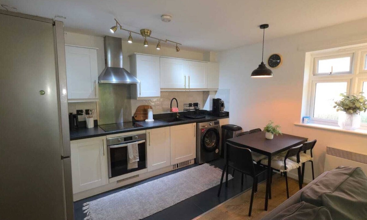 Pentwyn Apartment | Modern Ground Flat 2 Beds and 2 Sofa Beds