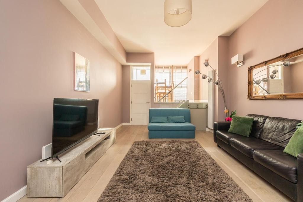 Merchiston Apartment | Modern Main Door Flat Edinburgh City Center