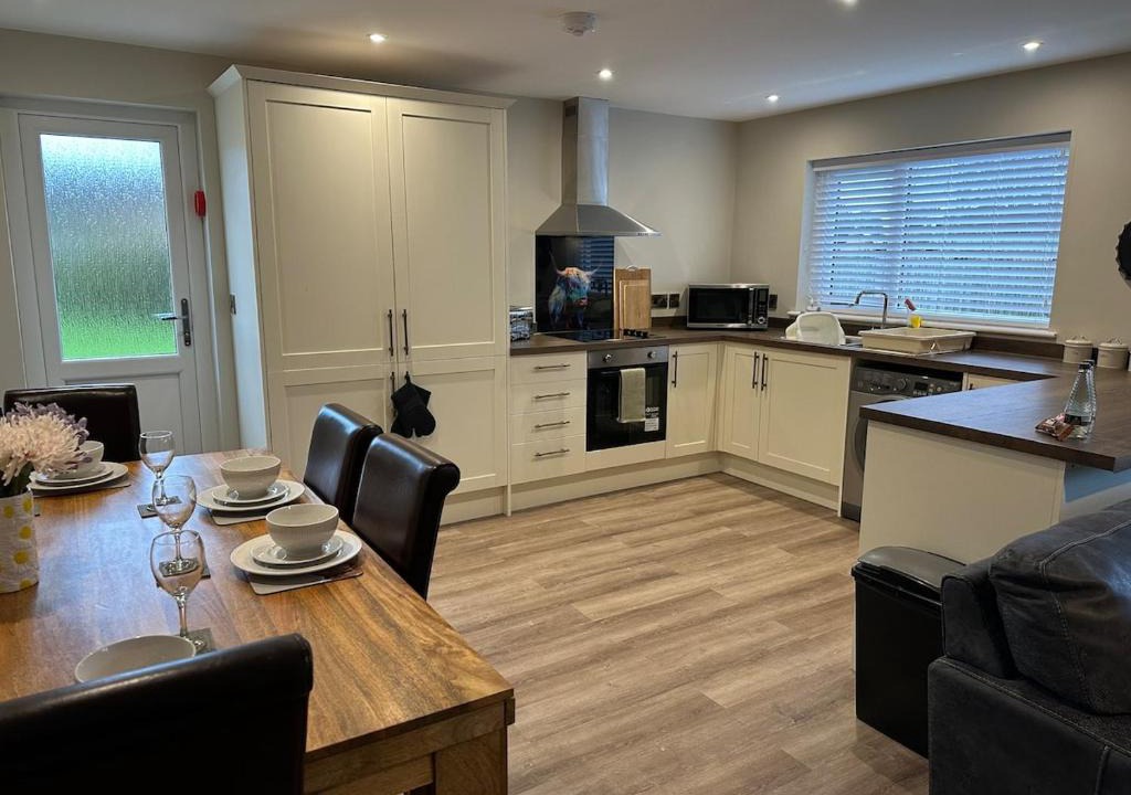 Hereford Apartment | Modern, newly built 2 bedroom bungalow with free parking, sleeps 6