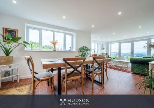 Knowbury House | Modern Snitton Cottage & Gardens