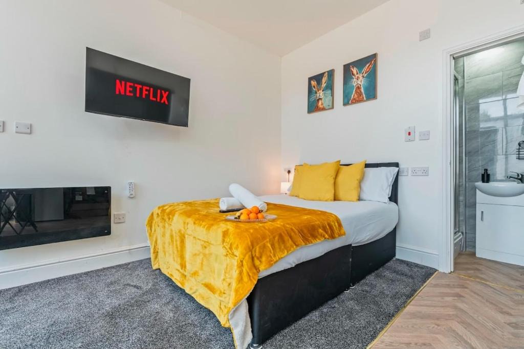 Ilkeston Apartment | Modern Studio Apartment A with Self Check-In & Fast WiFi in Ilkeston