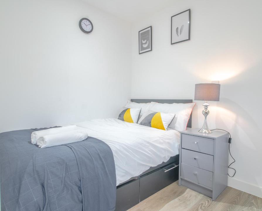 Sheffield Apartment | Modern Studio Apartments Sheffield City Centre - Netflix, WiFi, Digital TV
