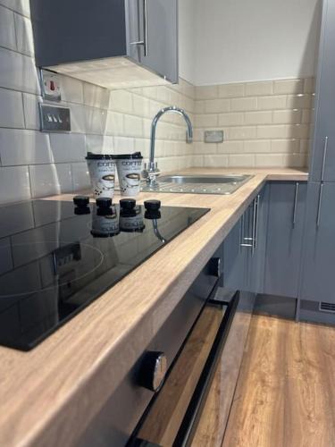 Kidderminster Apartment | Modern Studio Kidderminster Centre Flat 3