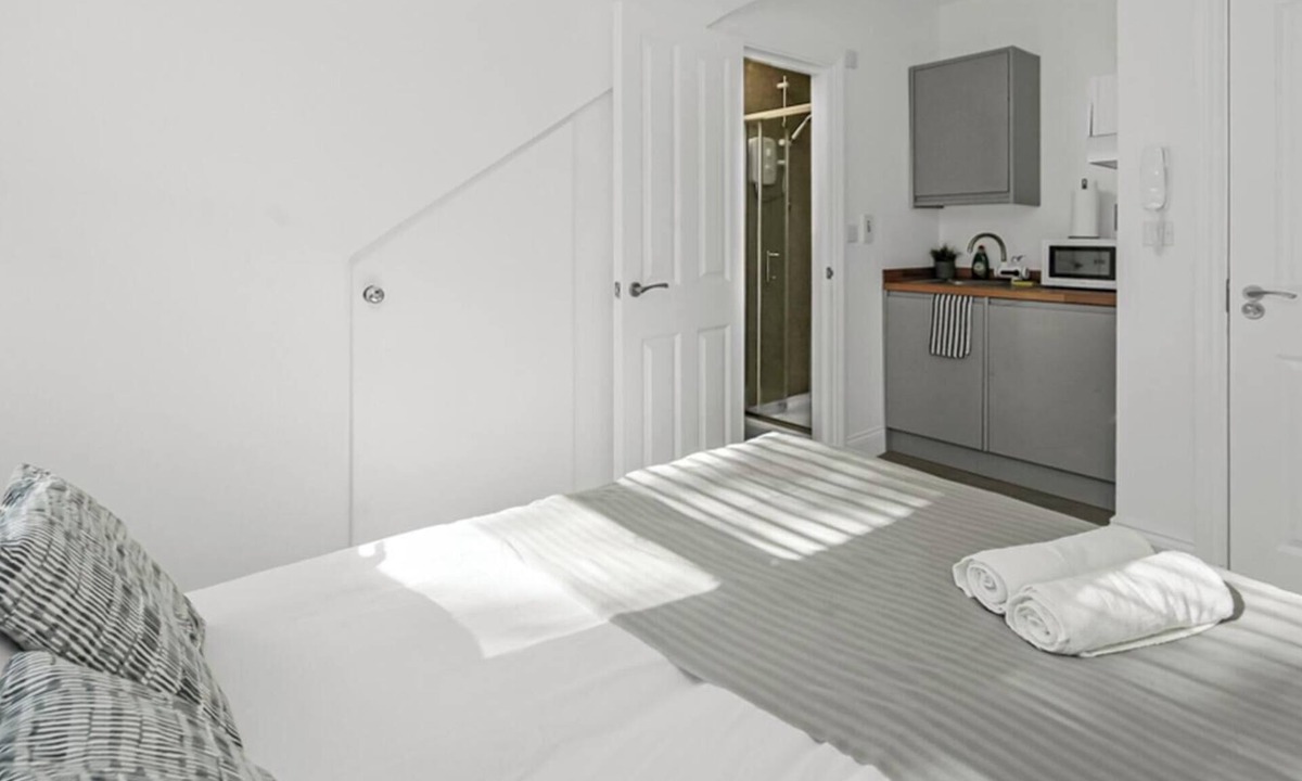 South Norwood Apartment | Modern Studio with En-Suite & Kitchenette - Norwood Junction - Kings Road 5