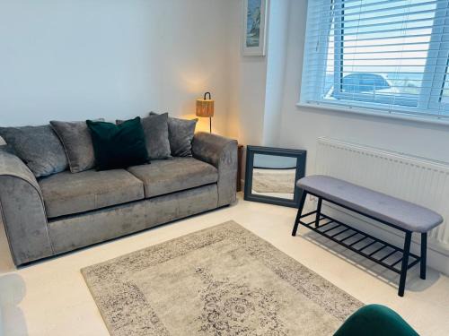 Ogmore-by-Sea Apartment | Modern, Tiny Home, Beach Retreat