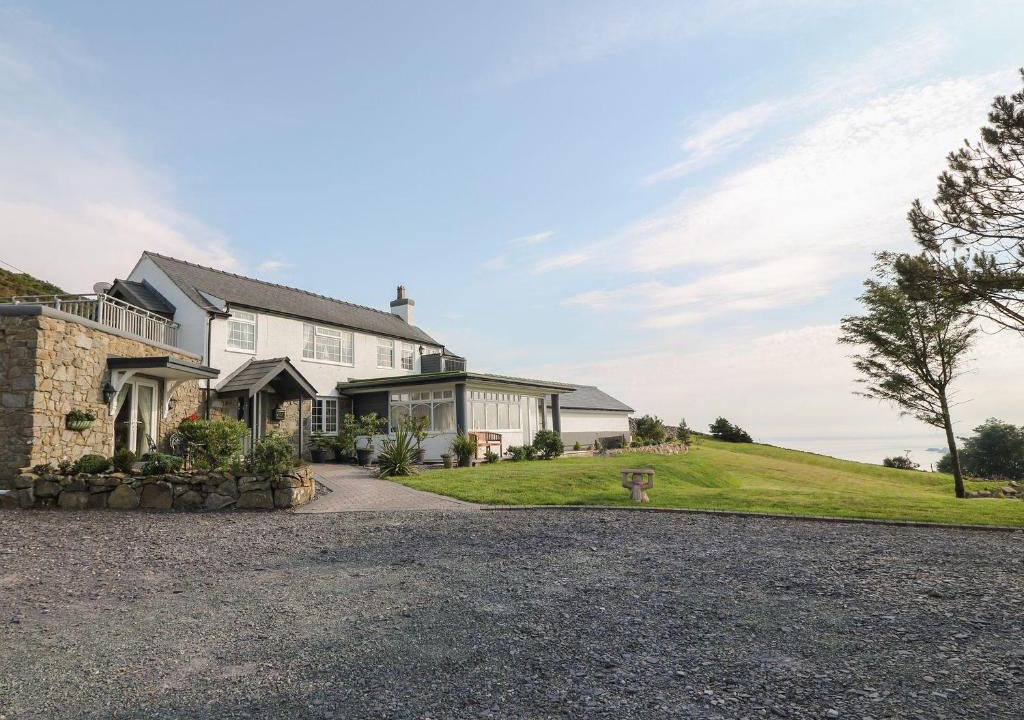 Rhiw House | Moel Yr Wyn