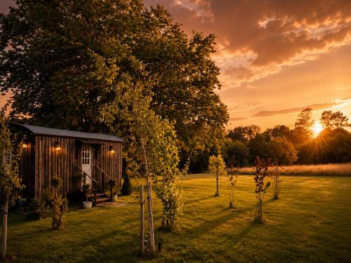 Willesborough Apartment | Mountbatten Shepherds hut & Buckhurst Shepherds hut