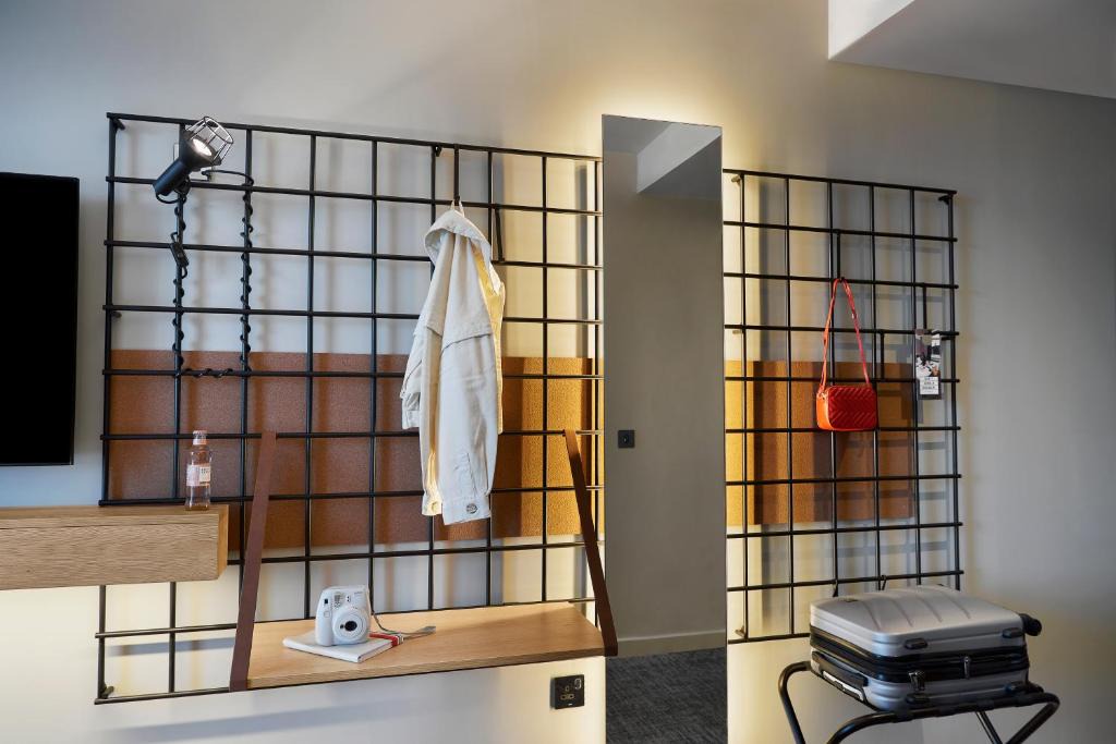 Slough Hotel | Moxy Slough
