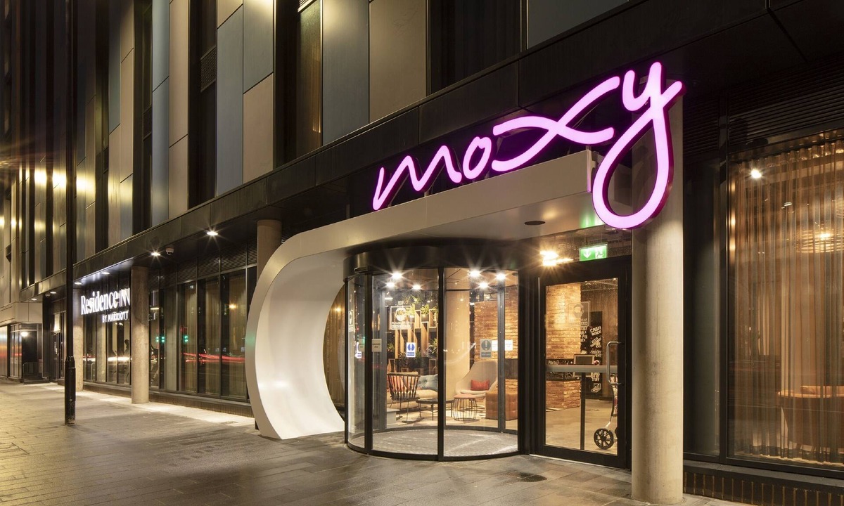 Slough Hotel | Moxy Slough