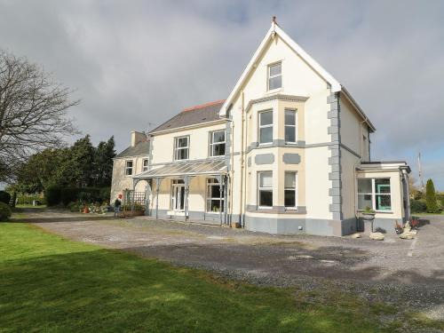 Bont Newydd House | Muriau Park