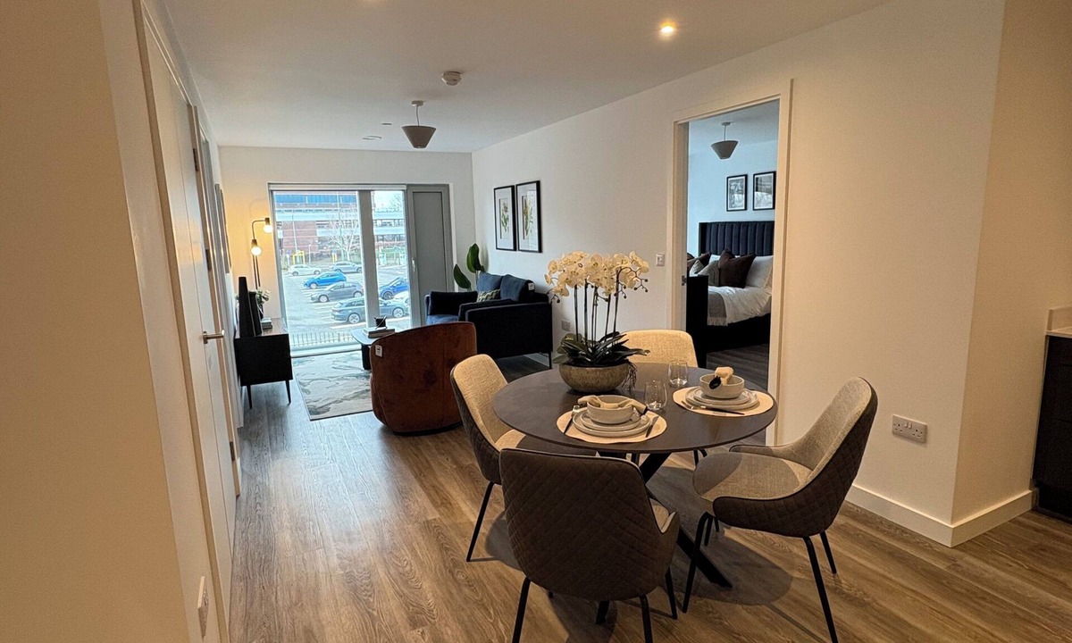 Eccles Apartment | New 2 bed 2 bath apartment great transport links