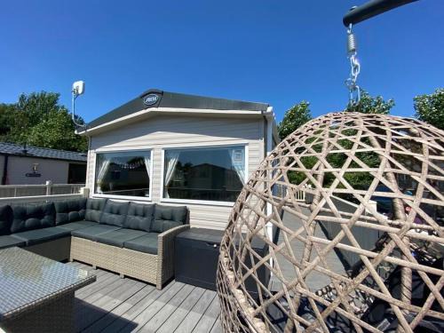 Grimsby Other | No 5 waterside